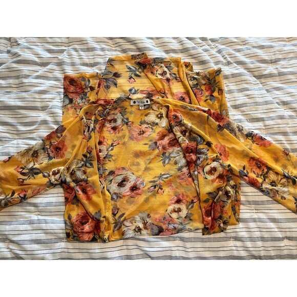 Wilde Yellow Floral Sheer 3/4 Sleeve Cardigan Size Medium - Picture 5 of 7